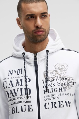 CAMP DAVID - Sudadera con cremallera en blanco: frente
