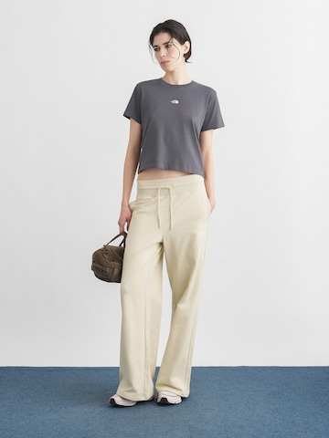 THE NORTH FACE Широкий Штаны 'ESSENTIAL' в Серый