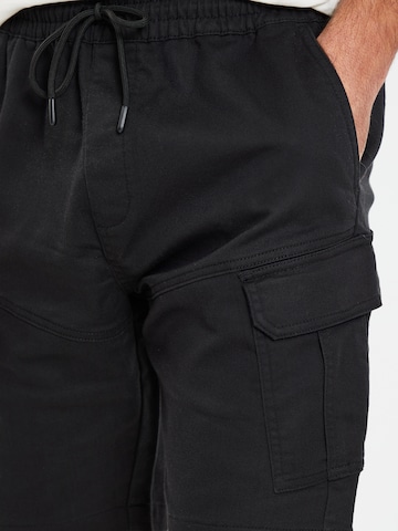 Threadbare Regularen Kargo hlače | črna barva