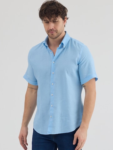 7Camicie Slim fit Zakelijk overhemd 'Leonardo Sport Linen Man Shirt Short Sleeve Light Blue' in Blauw