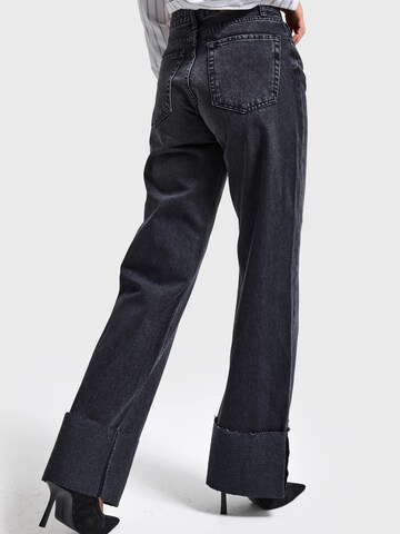 IT'S BASIC Regular Jeans 'Straight Mid Rise Jeans' in Zwart