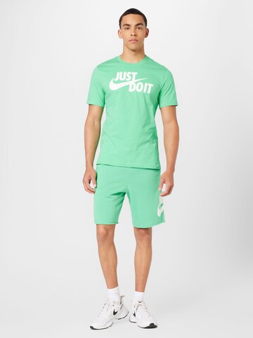 Nike SportswearLoosefit Hlače 'CLUB ALUMNI' - zelena boja