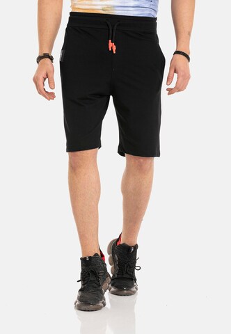 CIPO & BAXX Regular Shorts in Schwarz: predná strana