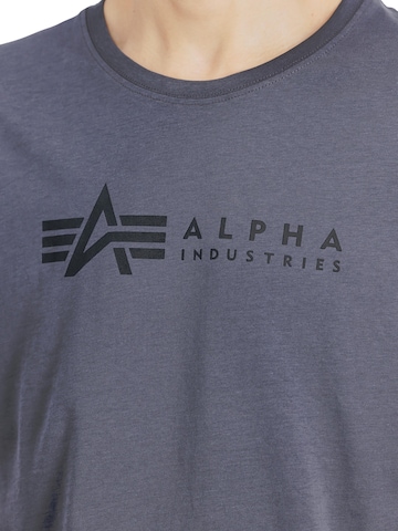 ALPHA INDUSTRIES Футболка в Серый