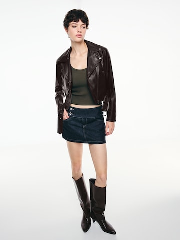 Geacă de primăvară-toamnă de la Bershka pe maro