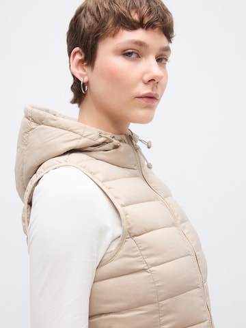 Only Tall - Chaleco 'ONLNEWTAHOE' en beige