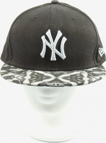 NEW ERA Hat & Cap in XS-XL in Black: front