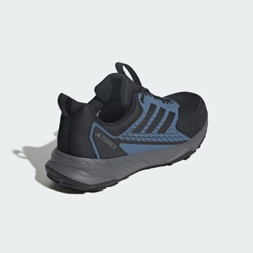 Chaussure basse 'Tracefinder 2' ADIDAS TERREX en noir