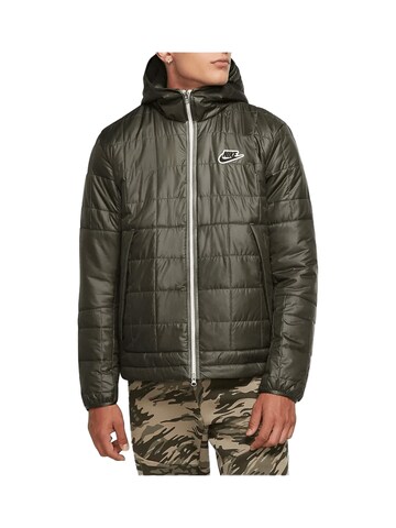 Nike Sportswear Regular Fit Jacke in Grün: Vorderseite
