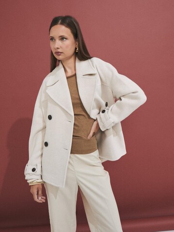 HANNIBAL LAGUNA COLLECTION Outdoormantel 'Women’s short double-breasted coat with a lapelled collar' in Beige