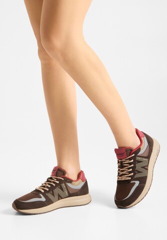 Baskets basses ' Rigmor ' WODEN en marron : devant