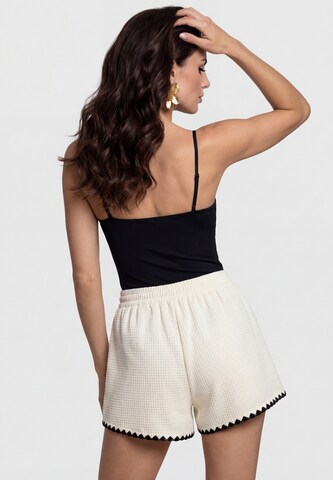 faina Regular Pants in Beige