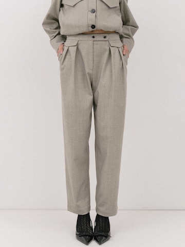 4TAILORS - Regular Calças em bege: frente