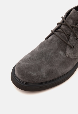 CAMPER Chukka Boots 'Norman' i grå