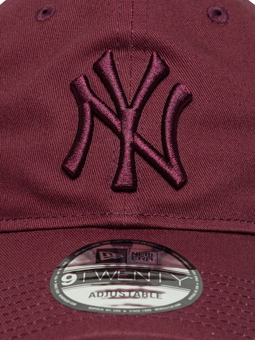 NEW ERA Čiapka 'LEAGUE ESS  9TWENTY NEYYAN' - Červená