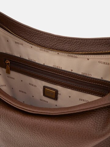 GUESS Schultertasche 'Camden' in Braun