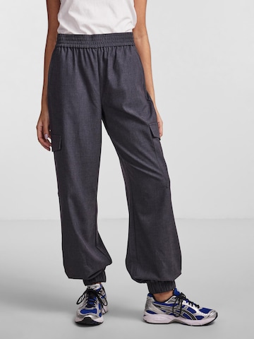 PIECES Loose fit Cargo Pants 'Lusia' in Grey: front