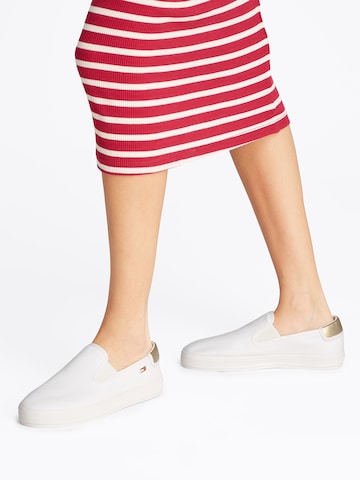 TOMMY HILFIGER Slip-On i vit