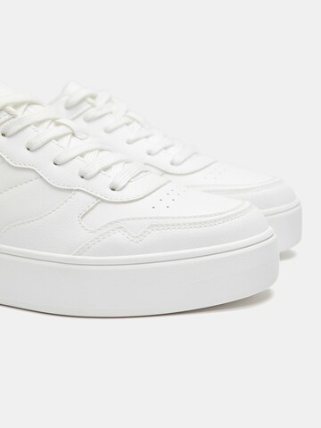 Baskets basses Pull&Bear en blanc