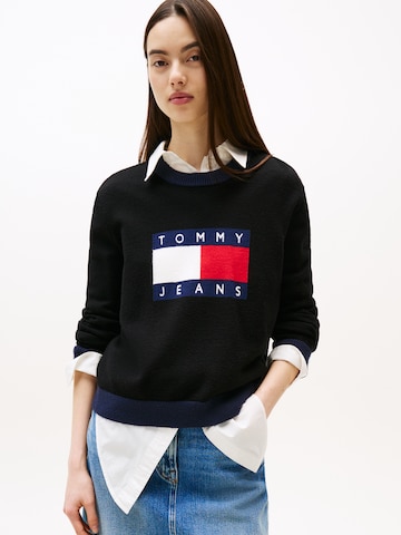 Pulover de la Tommy Jeans pe negru: față