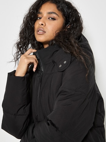 Veste bavaroise ' ' Apricot en noir