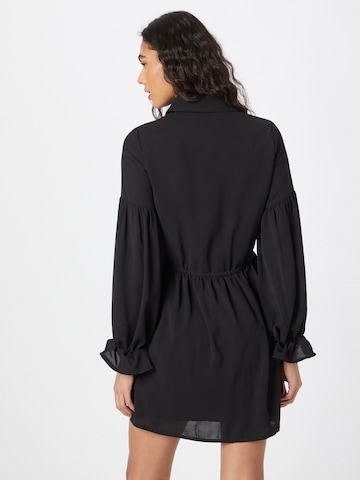 In The Style Skjortklänning 'JOSSA' i svart