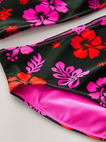Next - Bustier Bikini en negro