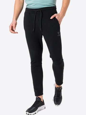 Hummel Tapered Sportbroek in Zwart: voorkant