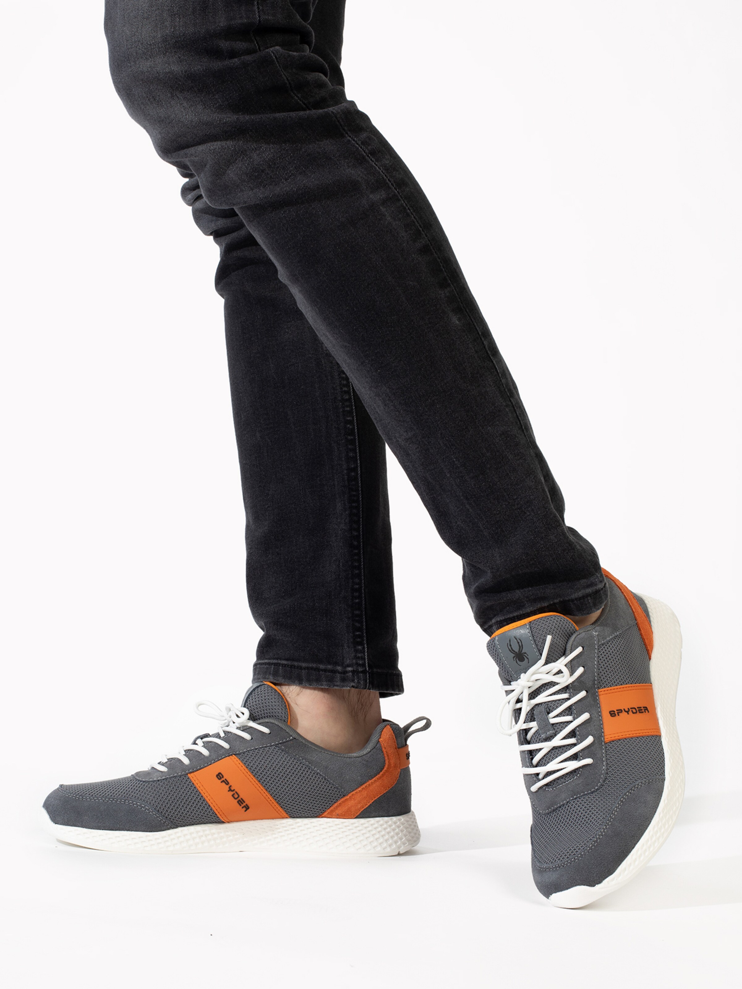 Baskets basses 'Alfa' Spyder en gris