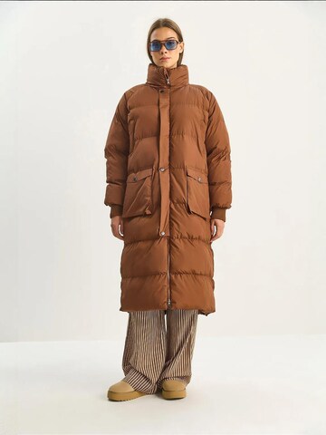 Manteau d’hiver Bianco Lucci en marron : devant