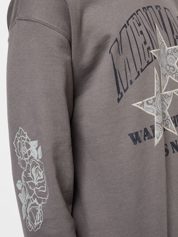 Mennace Sweatshirt 'NO LIGHT' in Grau