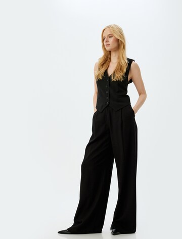 Koton Wide leg Pleat-front trousers in Black