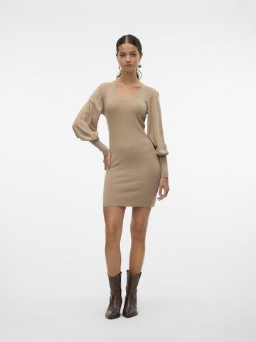 VERO MODA Strikkjole 'VMHollykaris' i brun