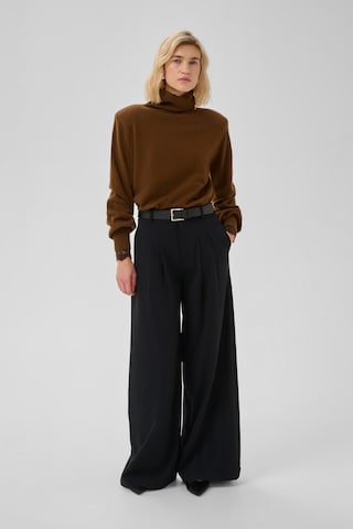 My Essential Wardrobe Sweter w kolorze brązowy