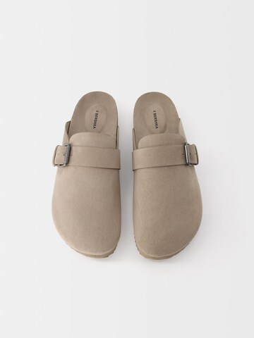 Bershka Clogs in Beige