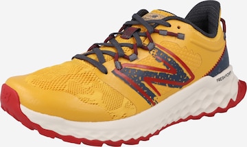 new balance حذاء للركض 'GARO' بـ أصفر: الأمام