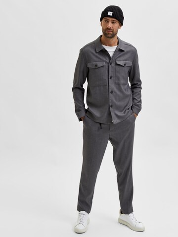 SELECTED HOMME Regular Trousers with creases 'Veik' in Grey