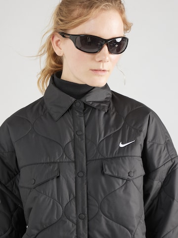 Nike Sportswear Jacke 'ESSNTL' in Schwarz