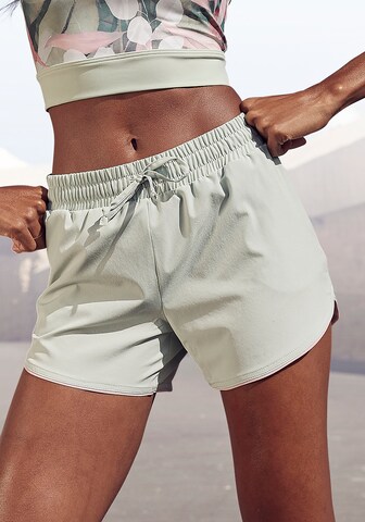 LASCANA ACTIVE Regular Sportshorts in Grün