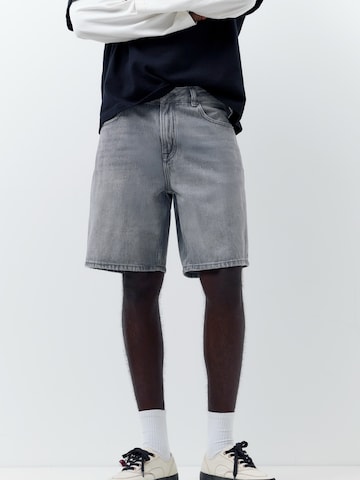 Pull&Bear Regular Shorts in Grau: Vorderseite