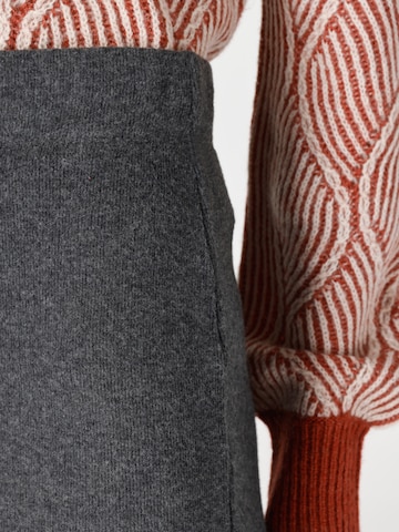 Colin's Rock in Grau