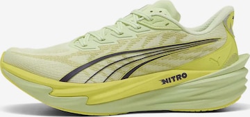 Chaussure de course PUMA en vert : devant