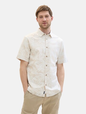 Coupe regular Chemise TOM TAILOR en beige : devant