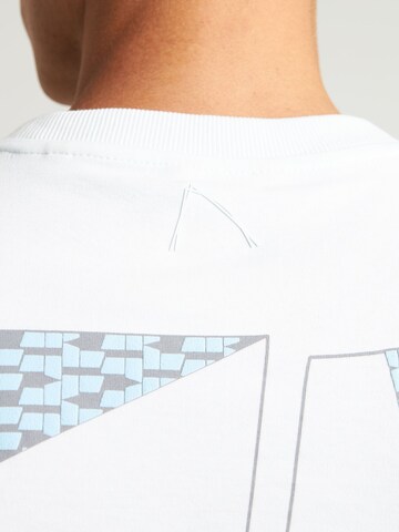 T-Shirt 'Slash' CHASIN' en blanc