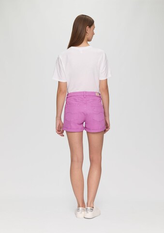 QS - Slimfit Pantalón vaquero plisado 'Abby' en lila