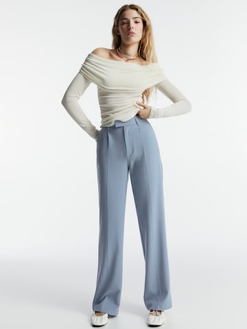 Pull&Bear Loose fit Pleat-Front Pants in Blue