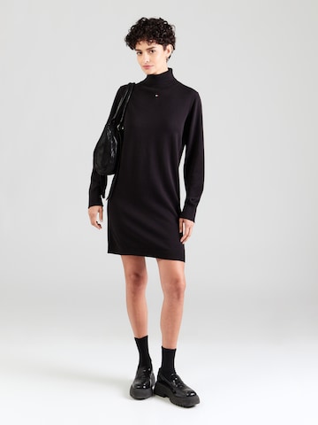 Tommy Jeans - Vestido de punto 'ESS' en negro: frente