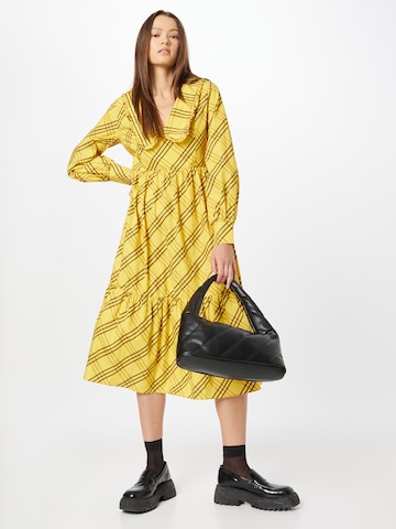 GLAMOROUS Платье-рубашка в Желтый