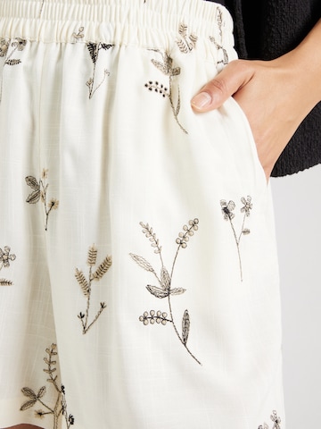 VILA Regular Trousers 'VIWILLIS' in Beige