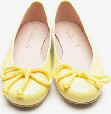 PRETTY BALLERINAS Flats & Loafers in 36 in Yellow